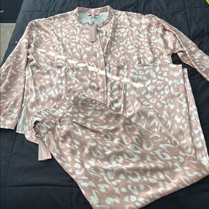 Black Label by Chico’s Pink and White Cozy Comfy Silky Animal Print Pajama Set